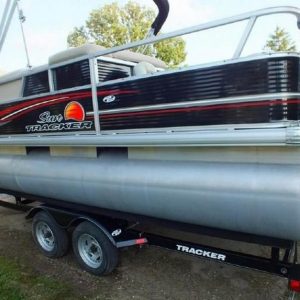 2012 Sun Tracker Fishin’ Barge 24 DLX