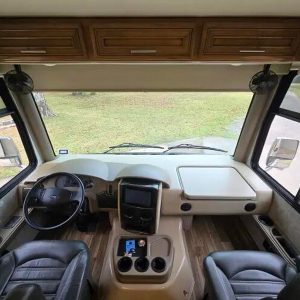 2019 Thor Motor Coach Miramar 37 1