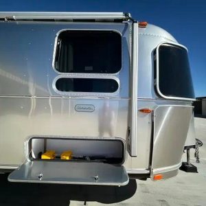 2024 Airstream GLOBETROTTER 27FB TWIN