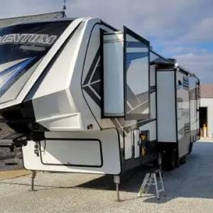 2018 Grand Design MOMENTUM M-CLASS 381M