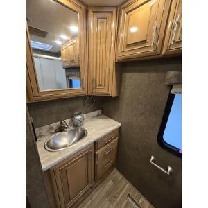 2019 Thor Motor Coach Miramar 37 1