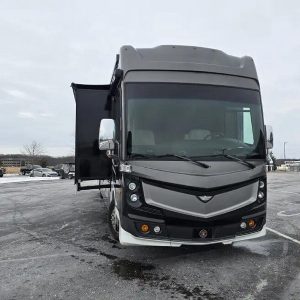2017 Fleetwood Discovery Lxe 40E