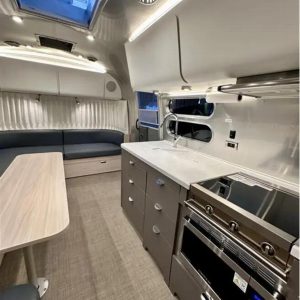 2022 Airstream Globetrotter 30RB TWIN