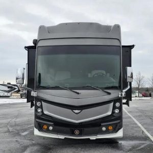2017 Fleetwood Discovery Lxe 40E