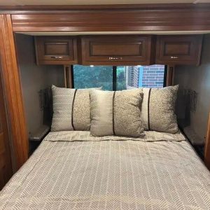 2017 Fleetwood PACE ARROW 33D