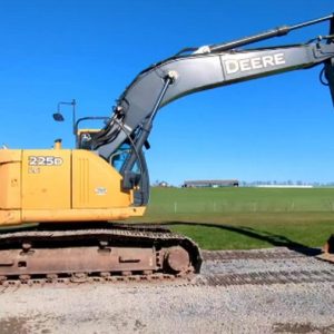 2011 DEERE 225D LC
