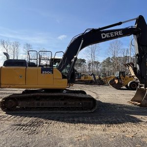 2019 DEERE Excavators 250G LC