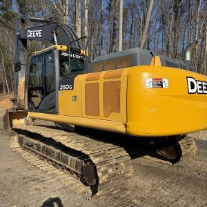 2017 DEERE Excavators 250G LC